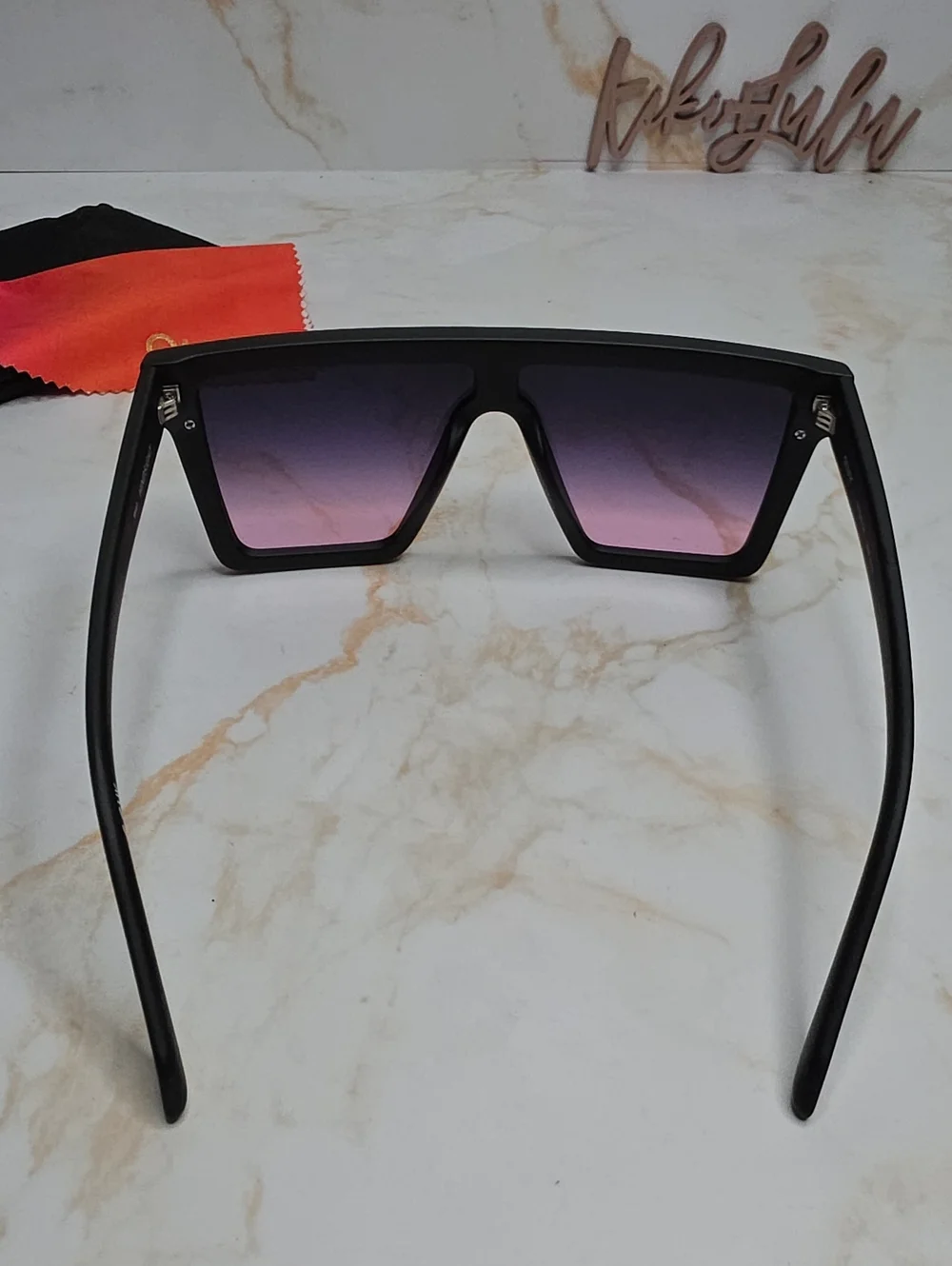 QUAY Hindsight Sunglasses Matte Black Frame Black Pink Fade Lens Shield NEW